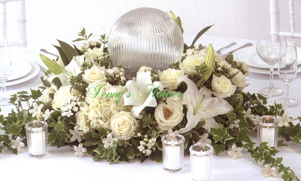{ Beautiful White Lilies Centerpiece}